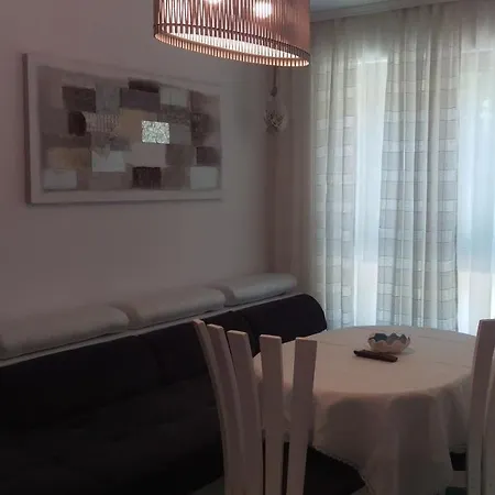 Luxury Sunrise Complex アパート